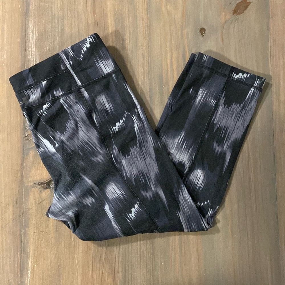 Under Armour all season gear capri leggings - small